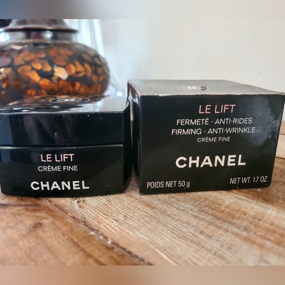 CHANEL LE LIFT CREME DE NUIT 1.7 FL OZ / 50ML Smooths – Firms Retail $175 - Picture 1 of 7